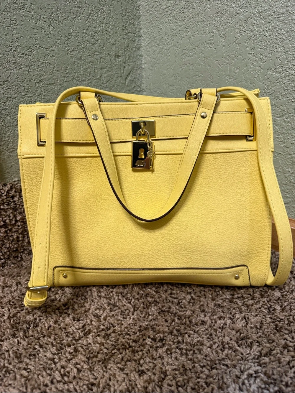 Juicy Couture closure type